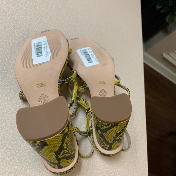 Antonio Melani Bayslie Leather Knotted Sandals - Picture 8 of 11